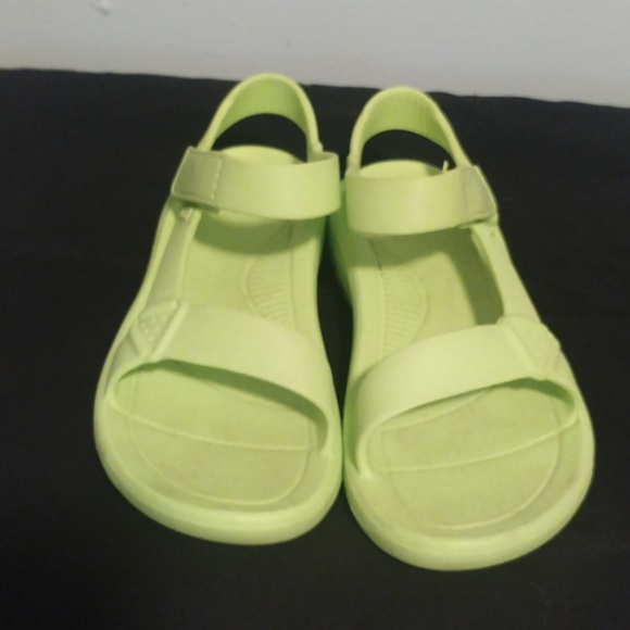 Teva Women's Hurricane all rubber size 9 neon color - Picture 3 of 4